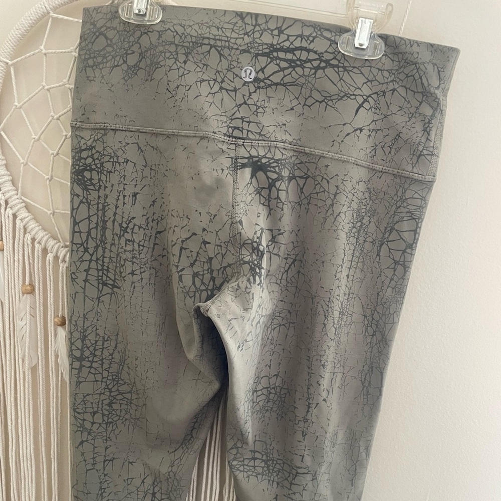 Lululemon Leggings Wunder Train High-Rise Tight 25" size 10